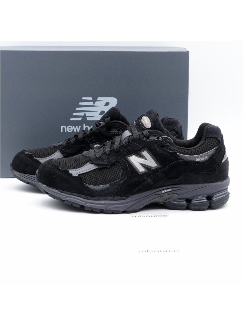 Size 9.5 Men's New Balance 2002R Gore-Tex Protection Pack Waterproof Sneakers